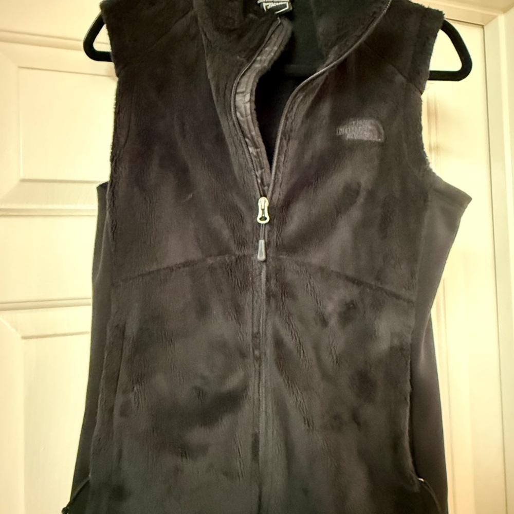 The North Face Osito Women's Black Fleece Vest - Cozy Zip-Up